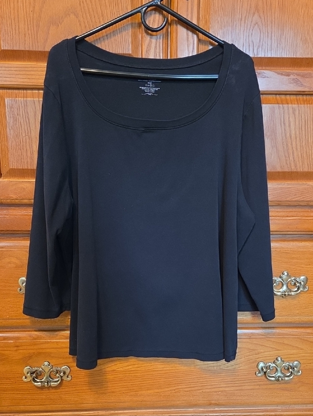 Women’s Black Scoop Neck 3/4 Sleeve Top